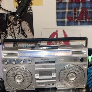 Vintage Magnavox D8323 AM/FM Stereo Radio Cassette Recorder